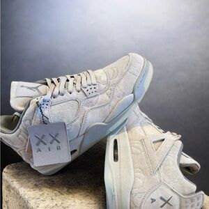 KAWS x Jordan 4 Retro “Cool Grey”
